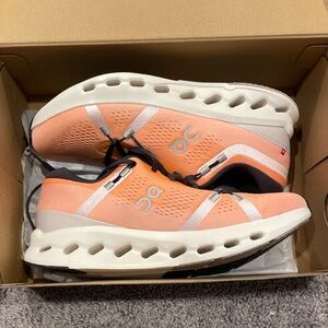 On cloudsurfer 2 men’s size 10.5 Tangerine